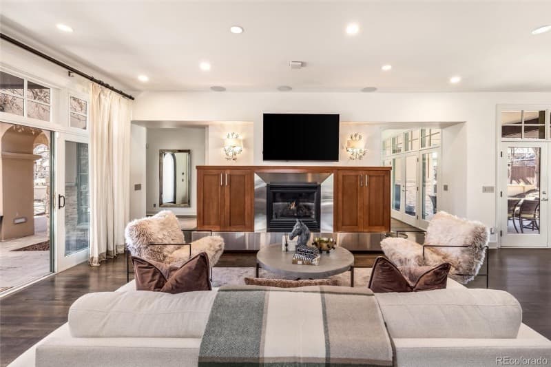 Hilltop Manor — photo 4