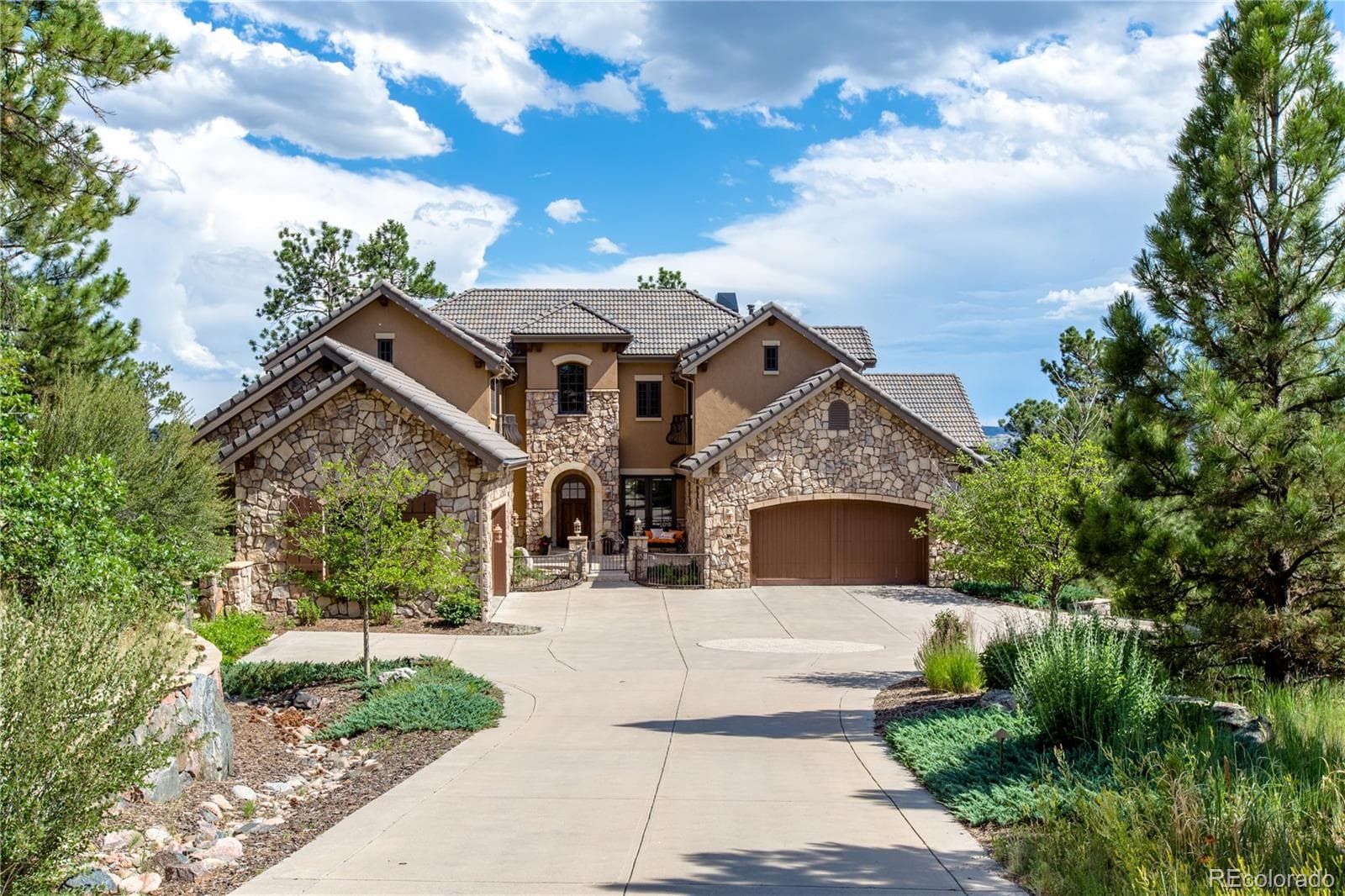 A Gwen Snyder sold luxury home